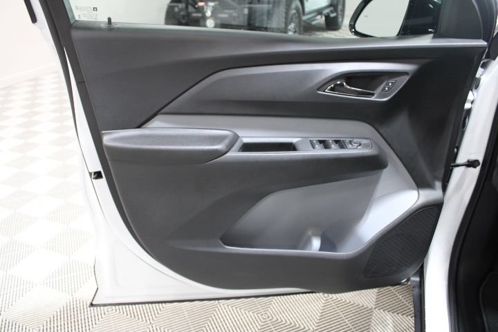 New 2027 Chevrolet Bolt LT w/ Comfort Package FWD image 15