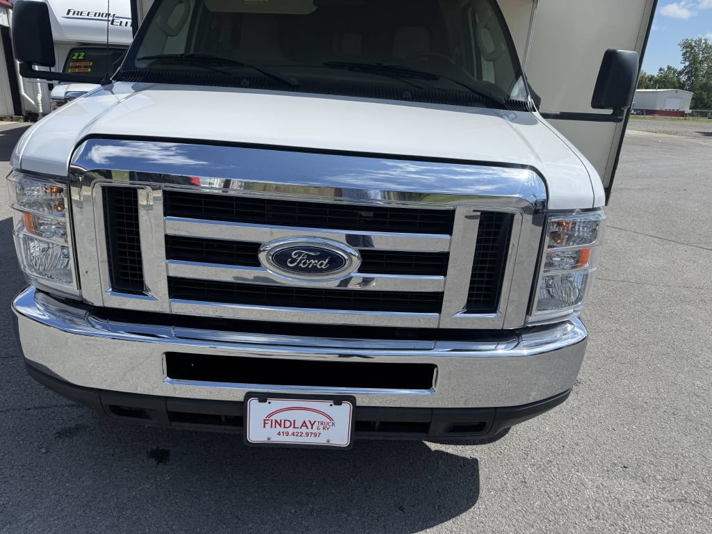 Used 2017 Ford E-450 and Econoline 450 Super Duty w/ Motorhome Prep Package RWD image 32