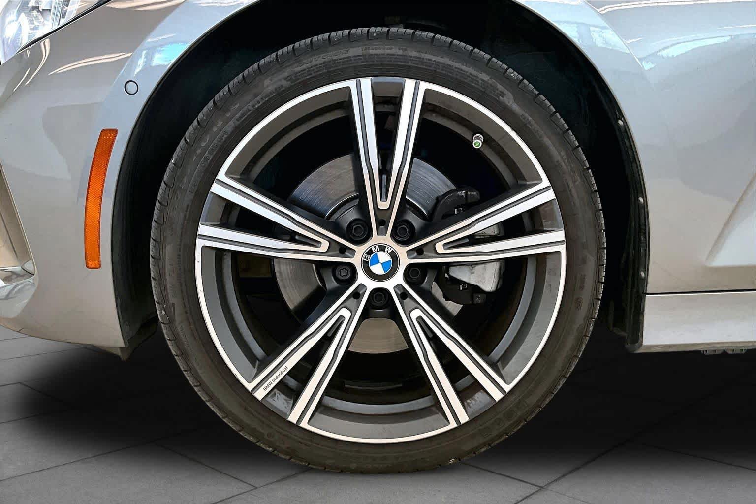 Used 2024 BMW 330i Sedan w/ Premium Package RWD image 9