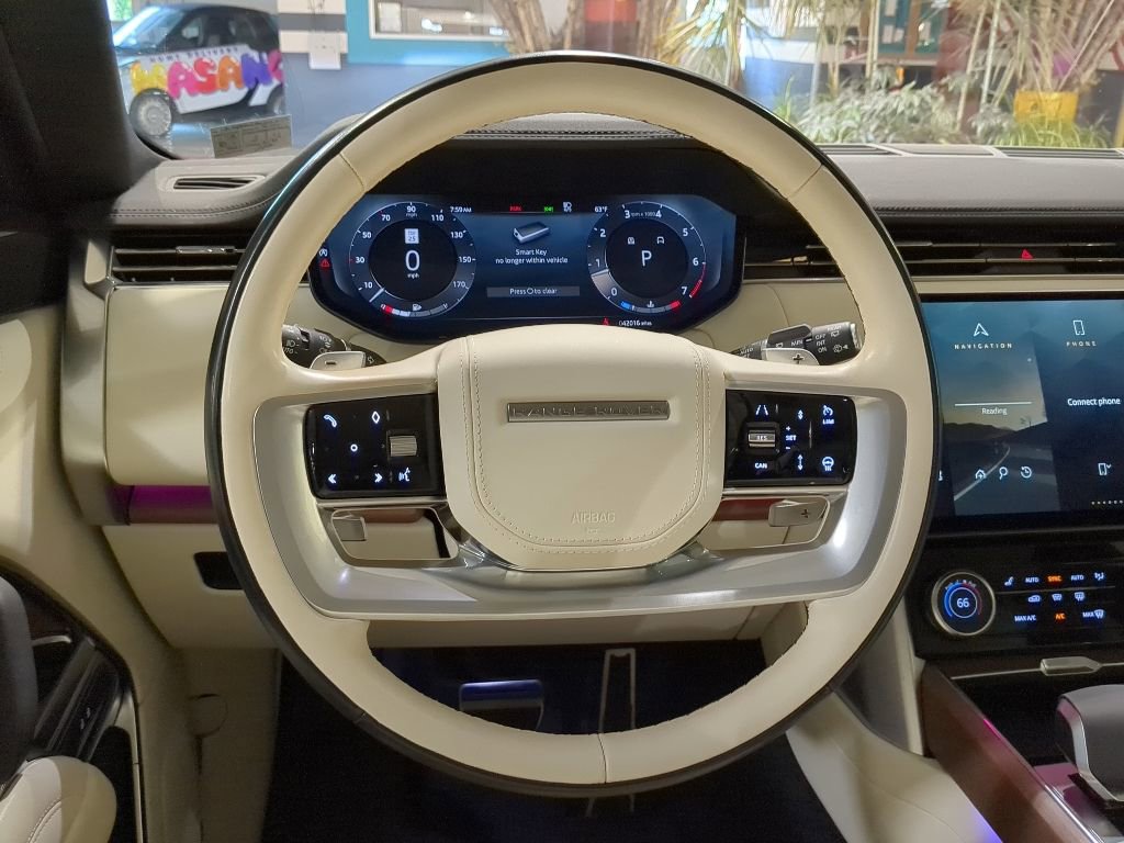 Used 2023 Land Rover Range Rover SE AWD/4WD image 2
