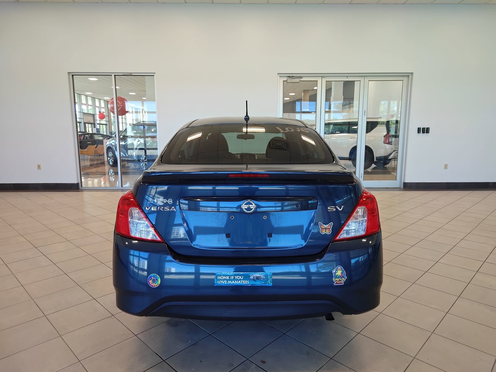 Used 2017 Nissan Versa SV FWD image 4