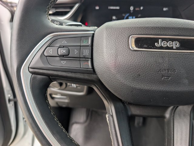 Used 2024 Jeep Grand Cherokee Altitude RWD image 13