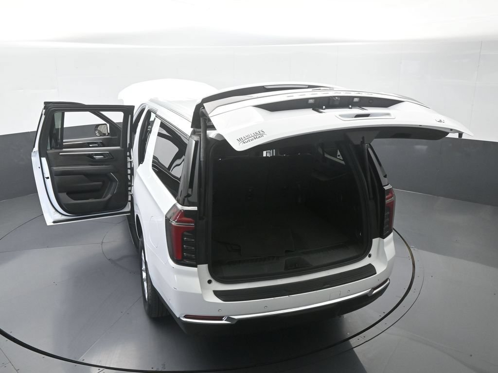 Used 2025 Chevrolet Suburban LT RWD image 74