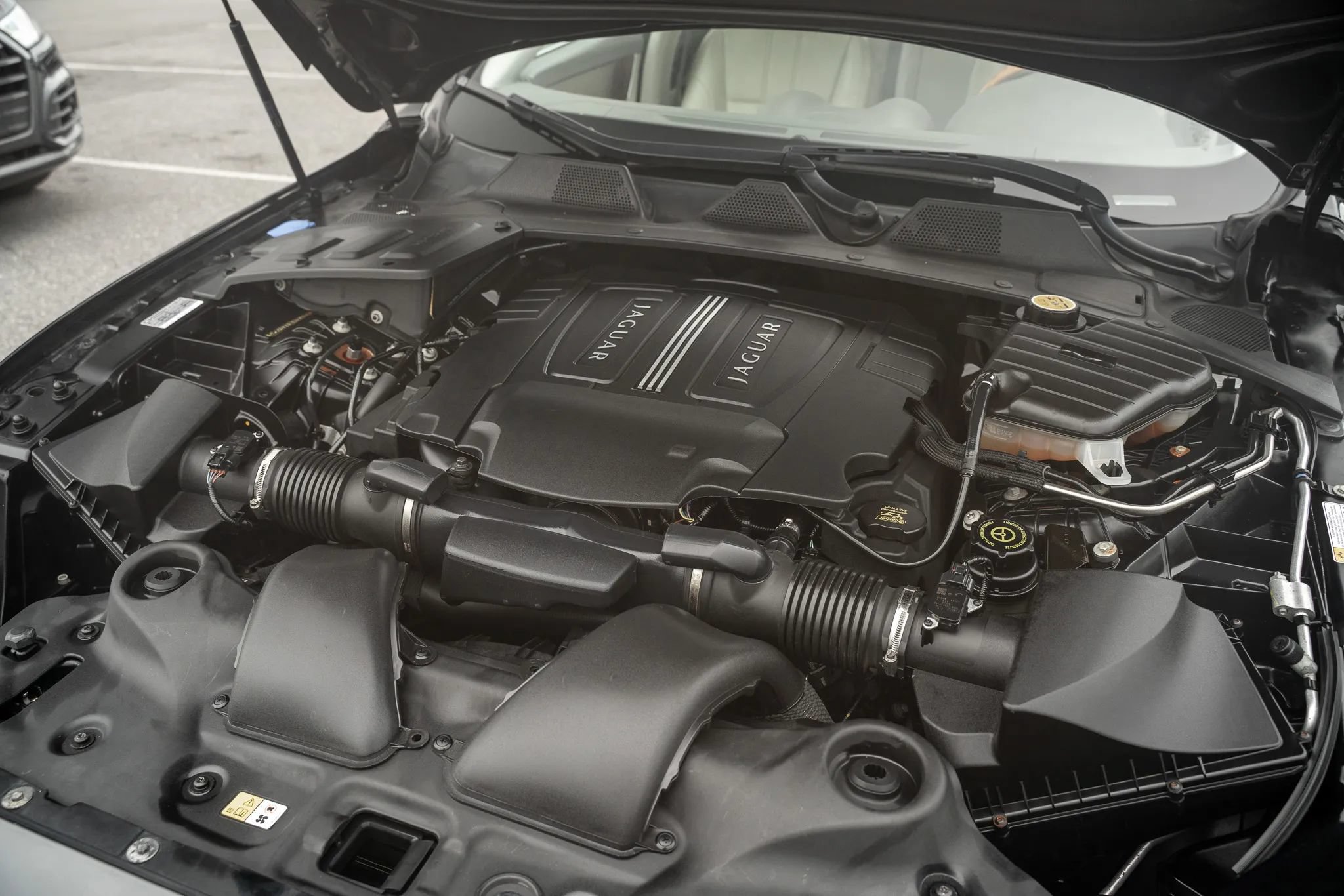 Used 2012 Jaguar XJ RWD image 34