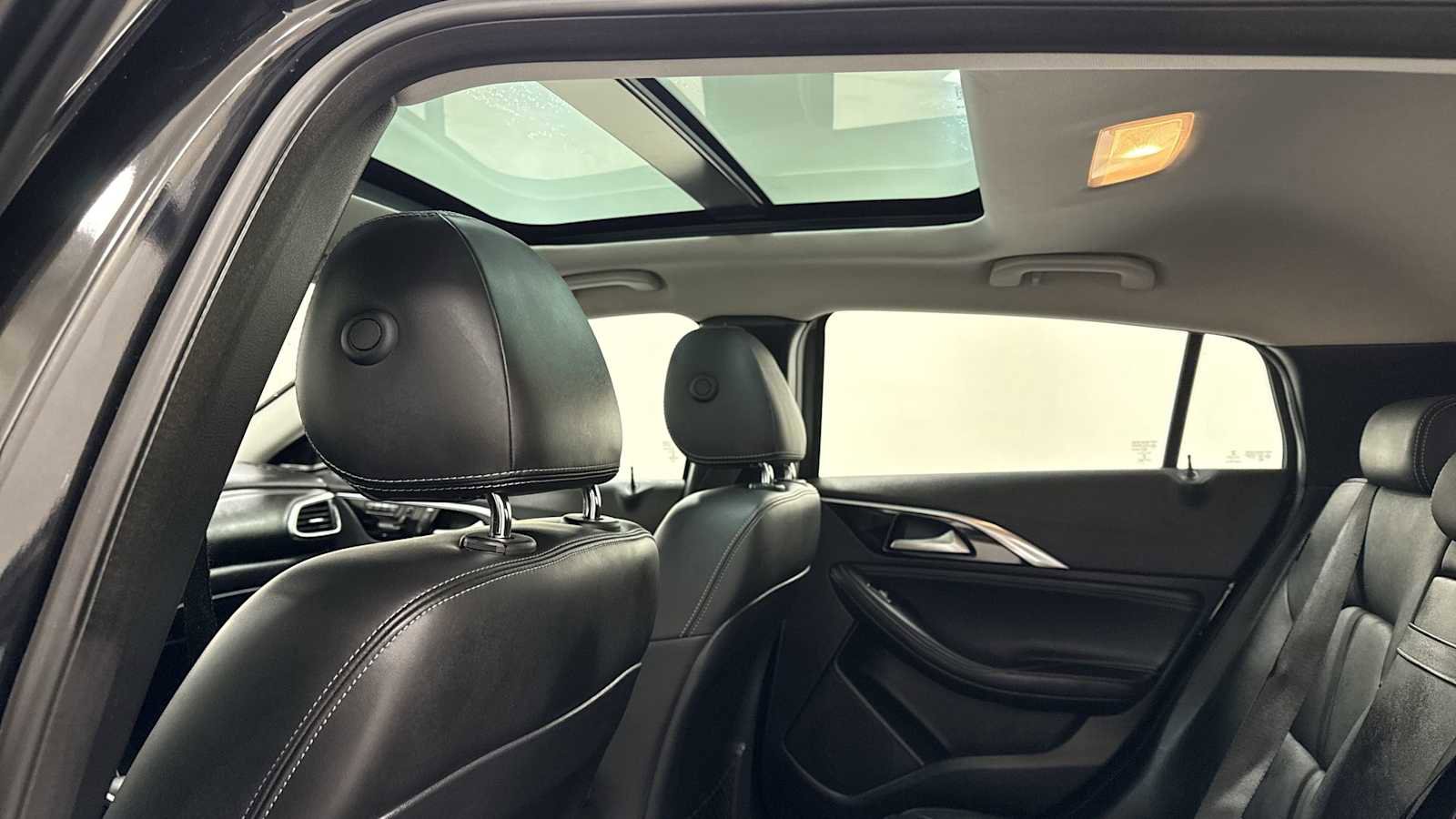 Used 2018 INFINITI QX30 AWD image 24