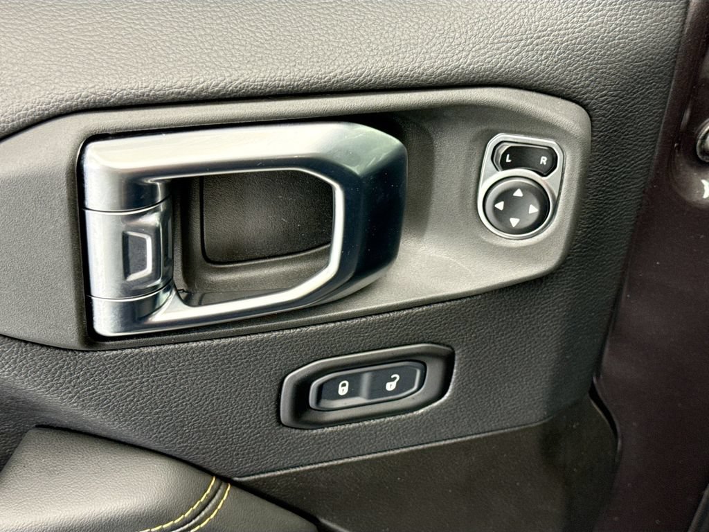 Used 2025 Jeep Wrangler Unlimited Sahara AWD/4WD image 22