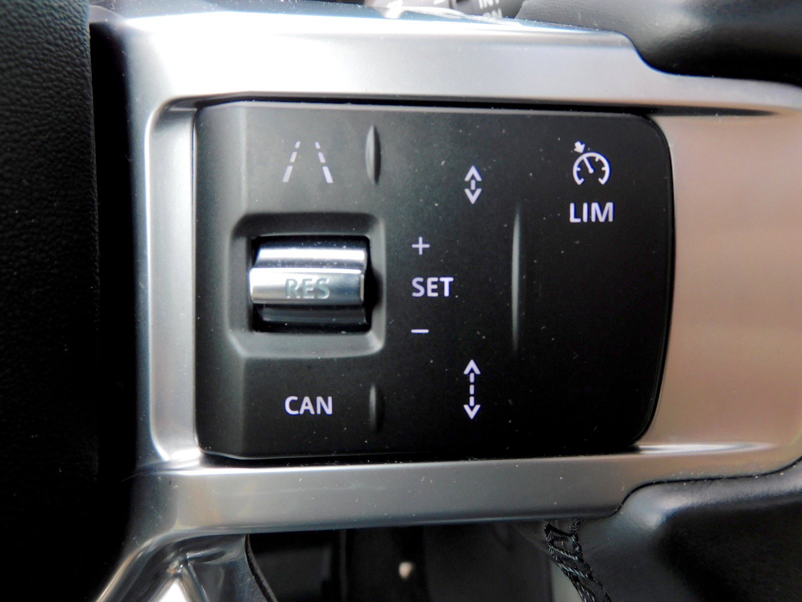 Used 2023 Land Rover Discovery S R-Dynamic AWD/4WD image 27