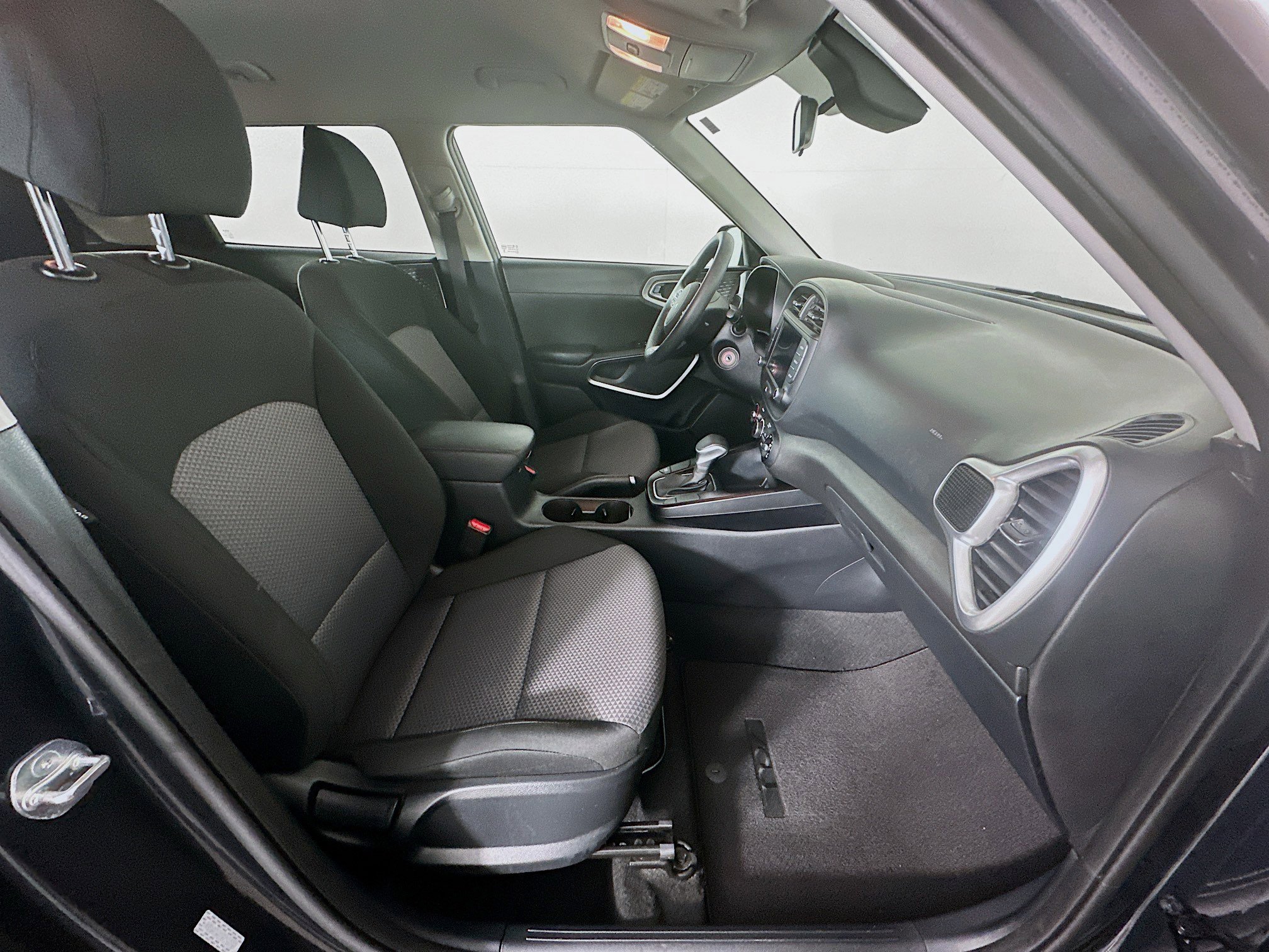 Used 2025 Kia Soul LX w/ LX Technology Package image 30