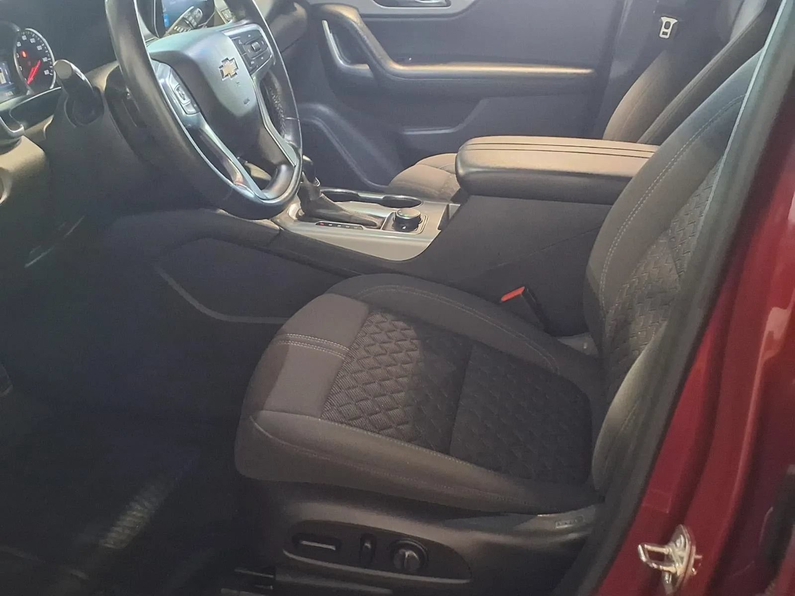 Used 2019 Chevrolet Blazer LT FWD image 18