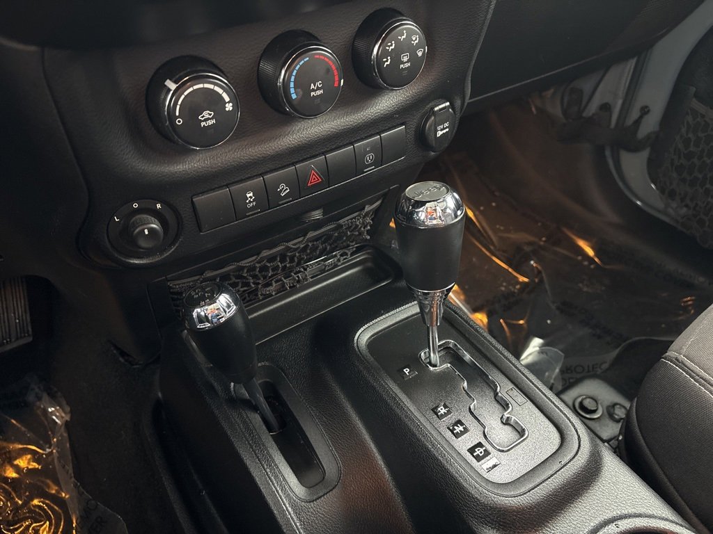 Used 2014 Jeep Wrangler Unlimited Sahara image 19