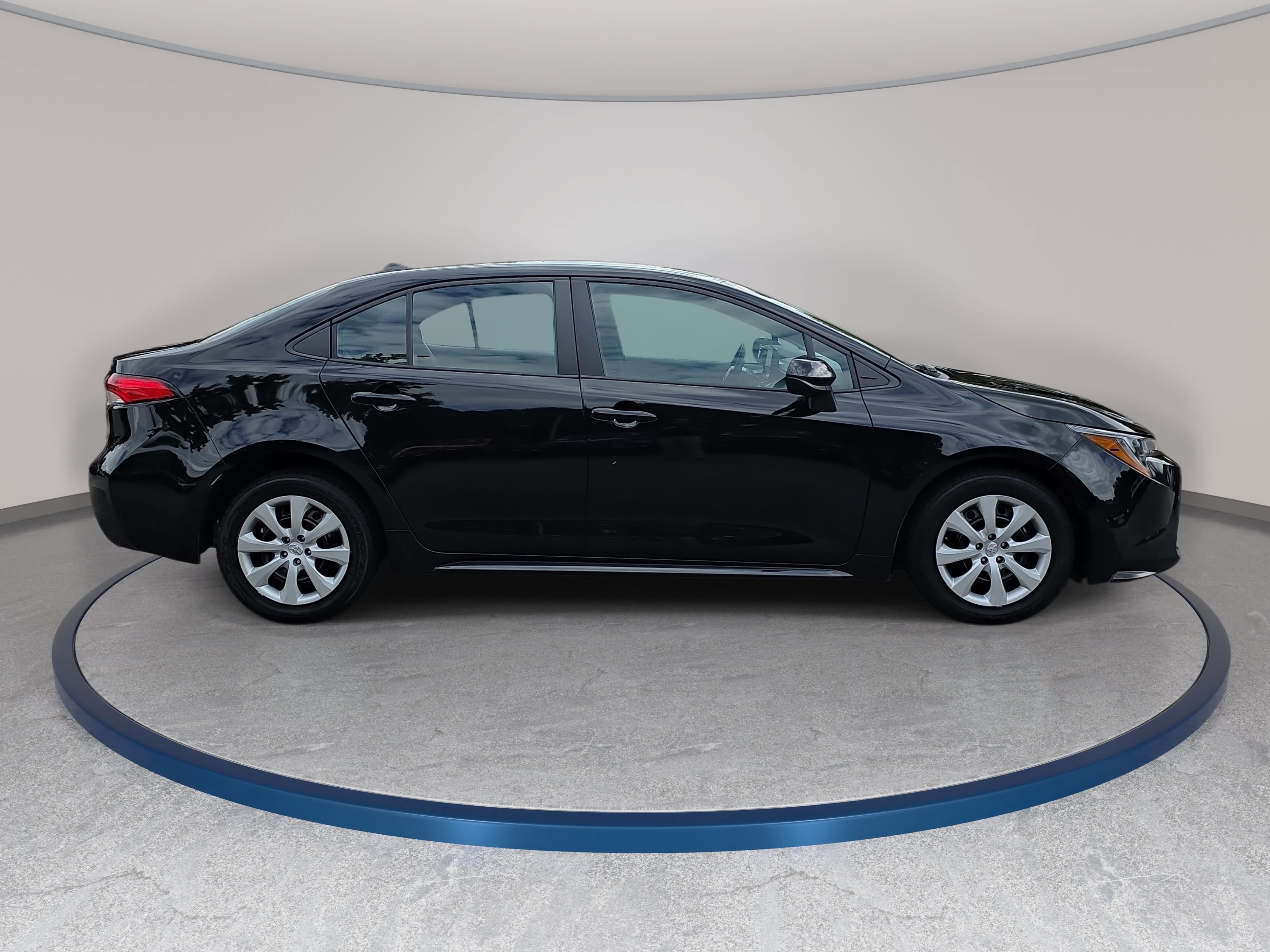 Used 2024 Toyota Corolla LE FWD image 4