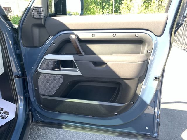 Used 2023 Land Rover Defender 110 SE AWD/4WD image 13