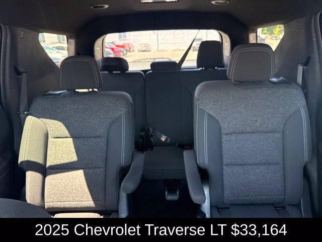 Used 2025 Chevrolet Traverse LT FWD image 23