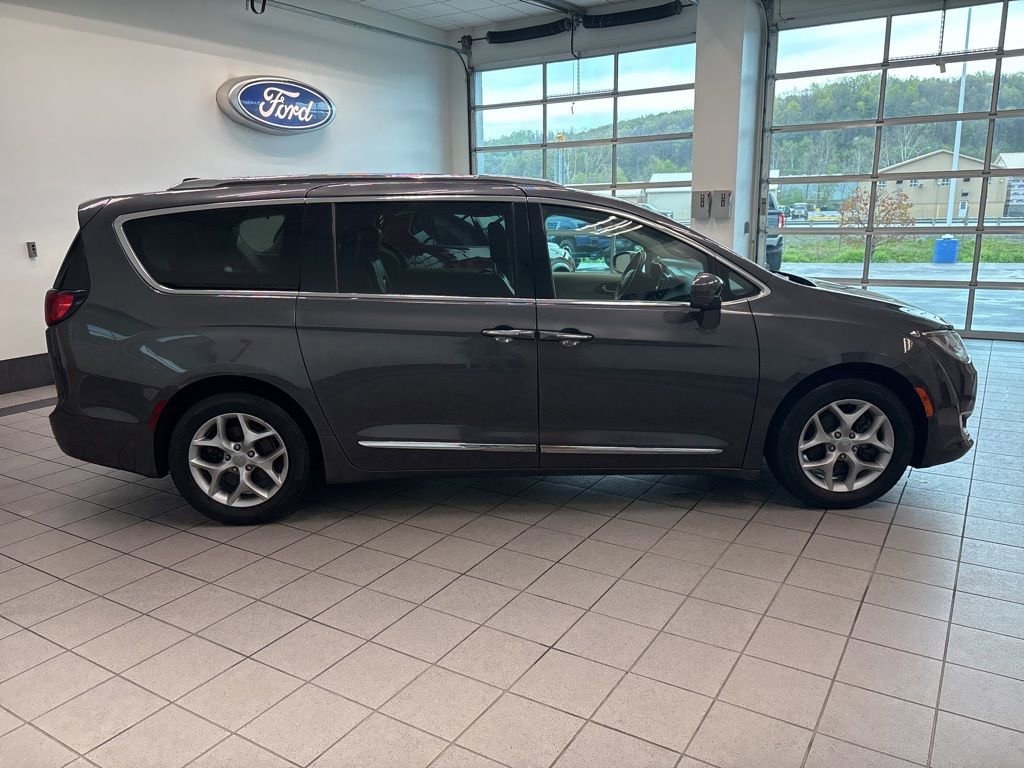 Used 2019 Chrysler Pacifica Touring-L Plus w/ Advanced Safetytec Group FWD image 7