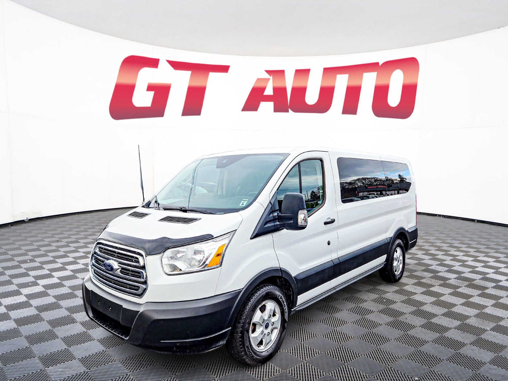 Used 2019 Ford Transit 150 XLT image 3