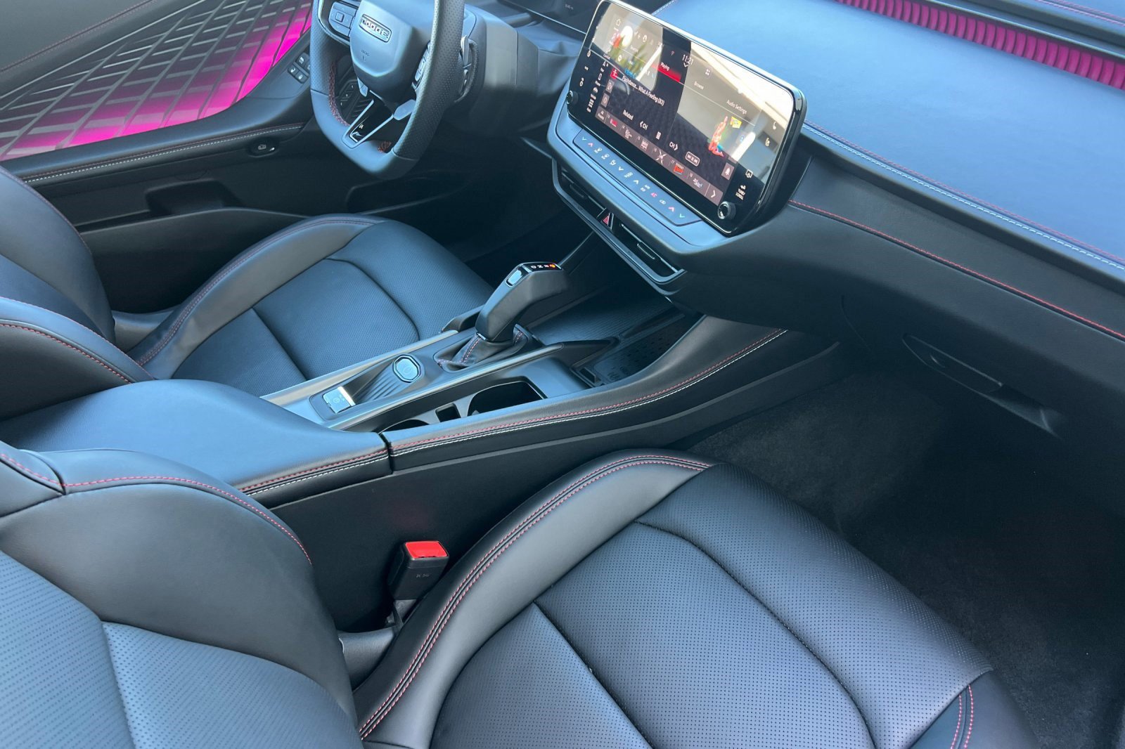 Used 2024 Dodge Charger R/T w/ Plus Group image 32