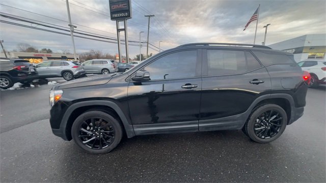 Used 2023 GMC Terrain SLE w/ Driver Convenience Package image 5