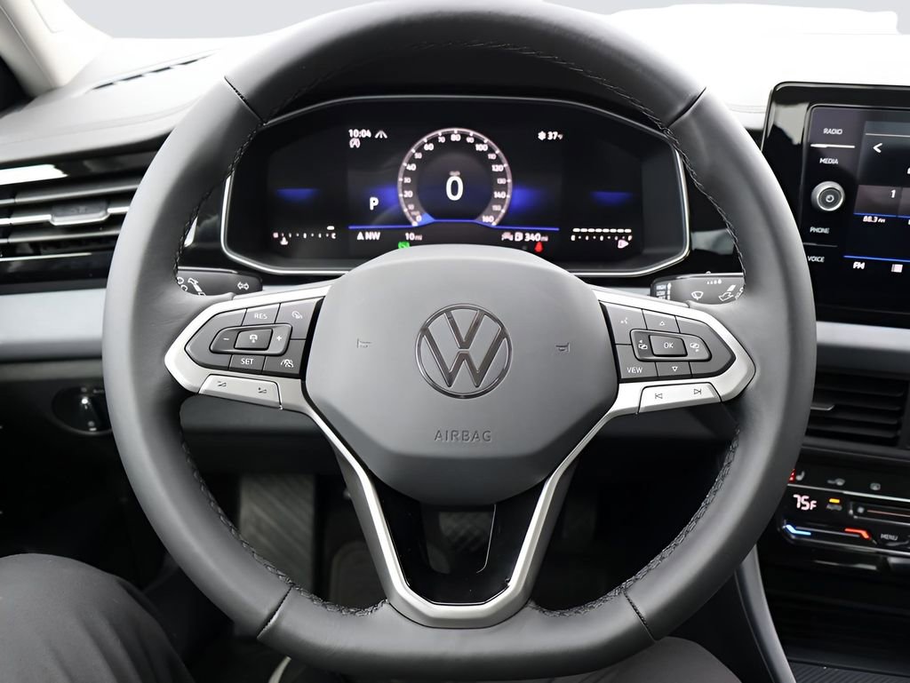 Used 2025 Volkswagen Jetta SE image 30