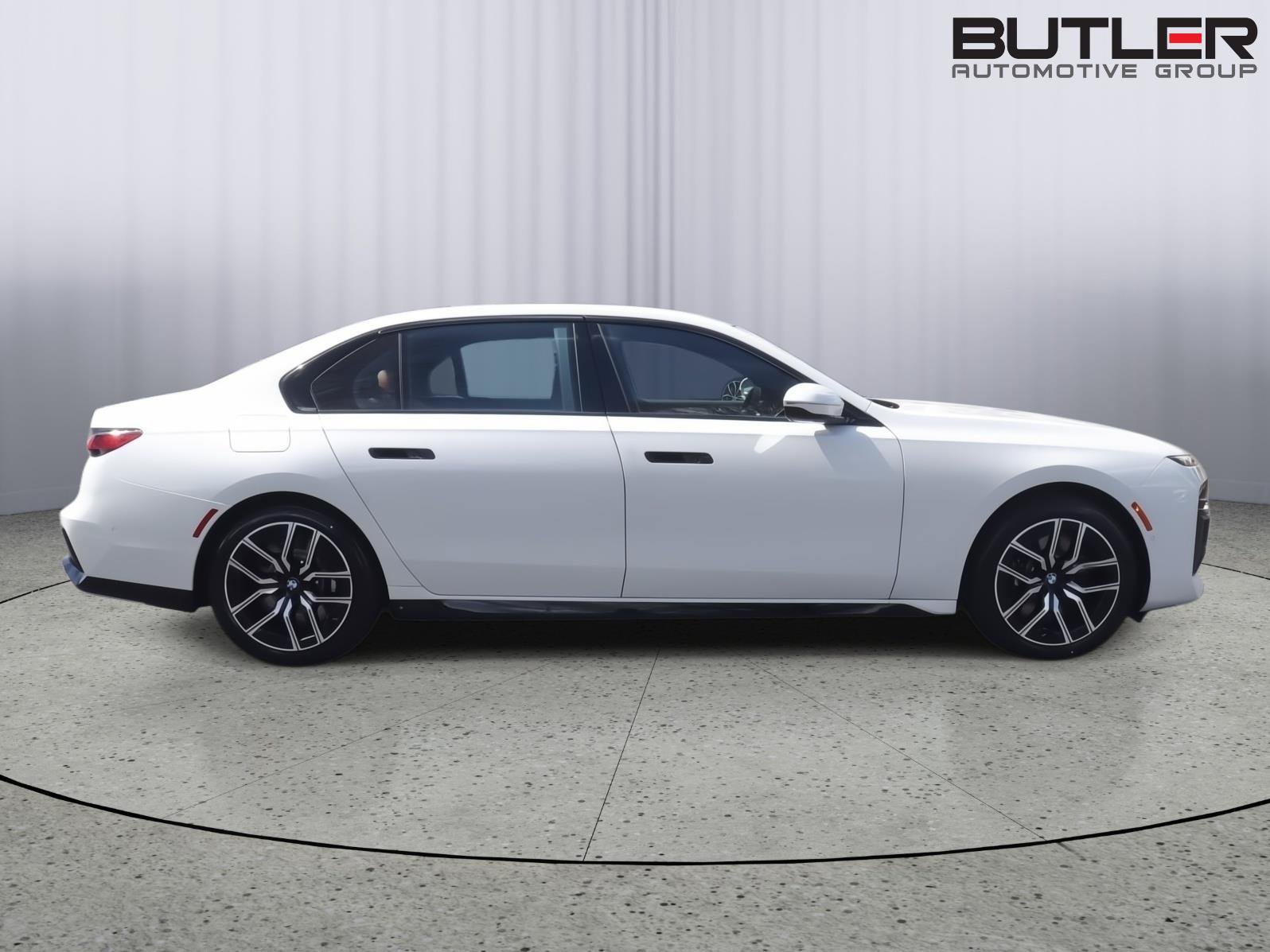 Used 2026 BMW 760i xDrive w/ Executive Package AWD/4WD image 8