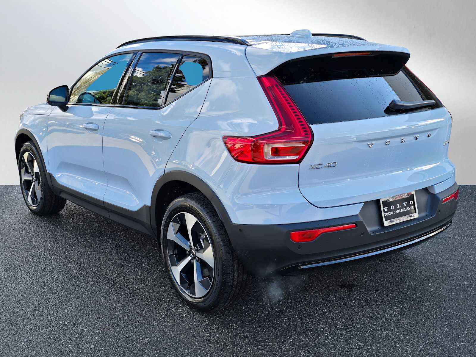 New 2026 Volvo XC40 B5 Plus w/ Protection Package Premier image 5