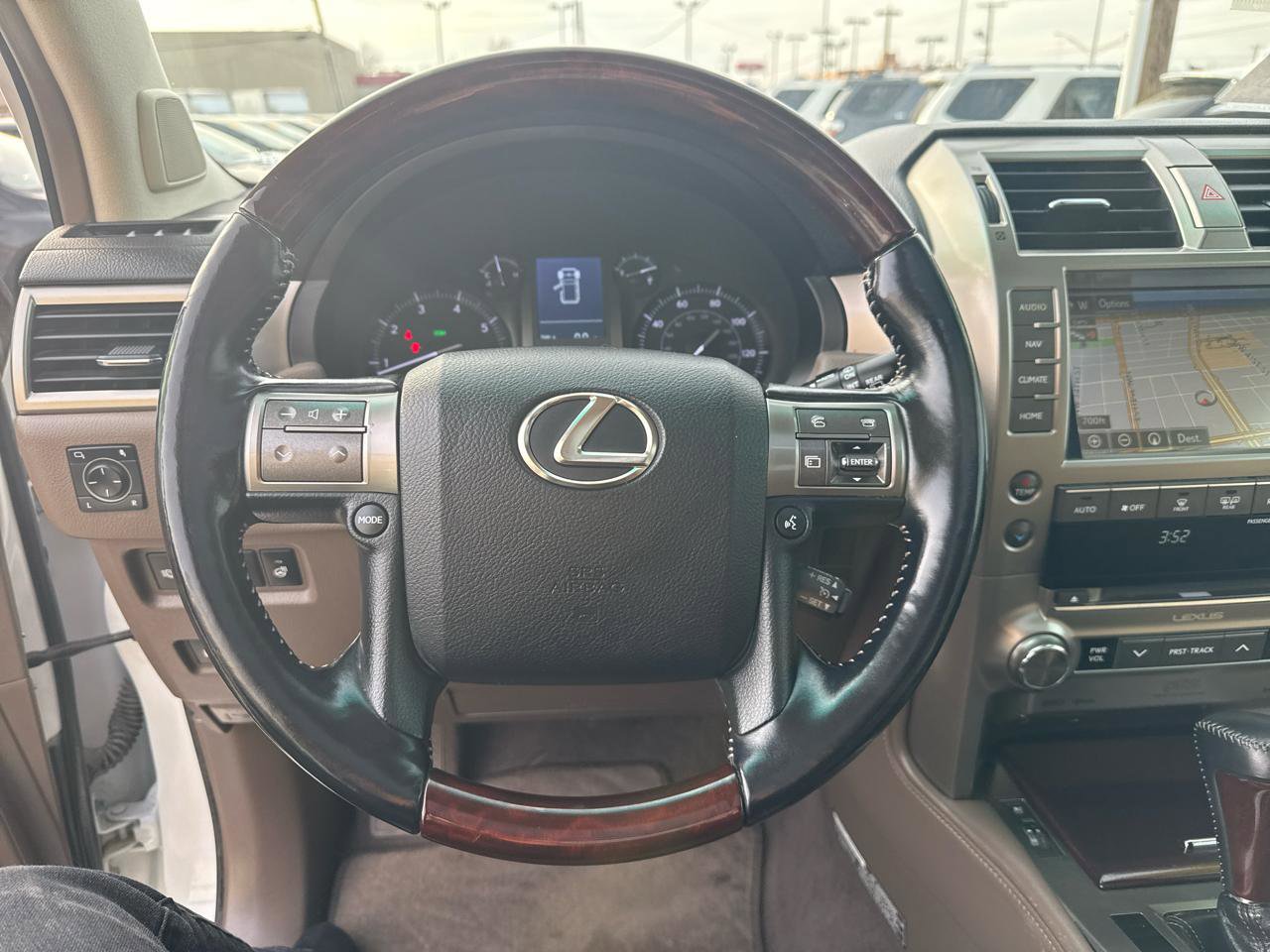 Used 2018 Lexus GX 460 Luxury w/ Preferred Accessory Package image 18