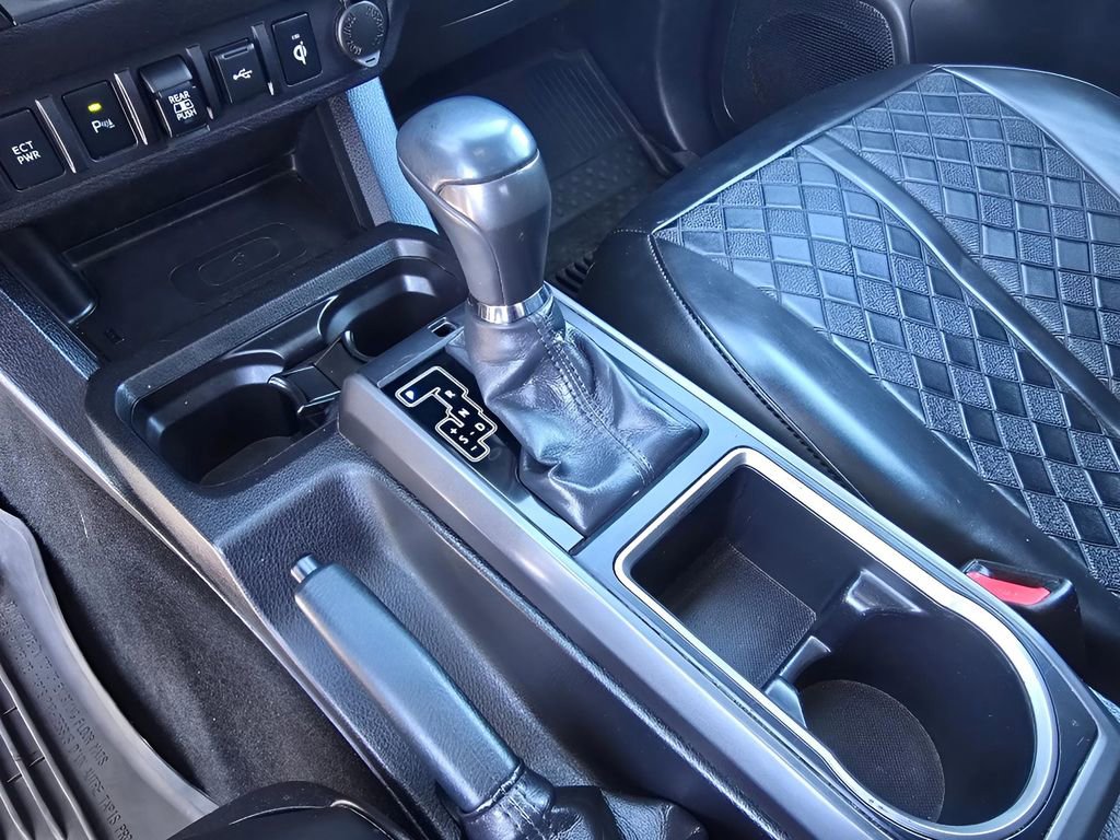 Used 2020 Toyota Tacoma TRD Off-Road w/ Technology Package AWD/4WD image 19