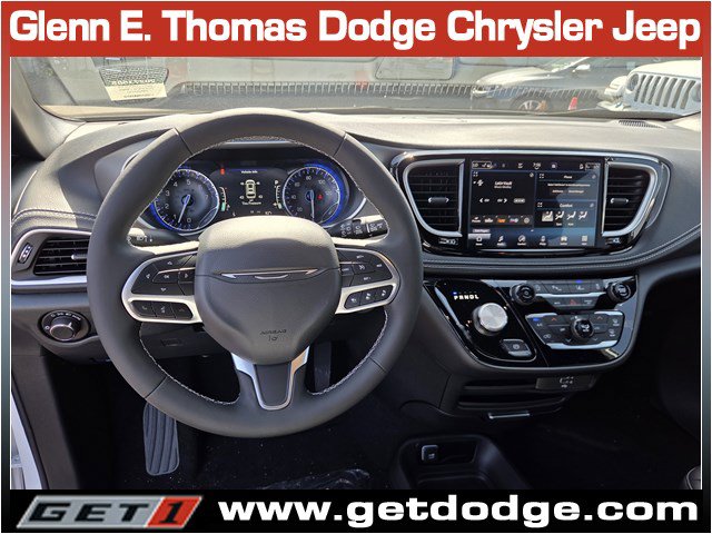 New 2027 Chrysler Pacifica Select FWD image 11