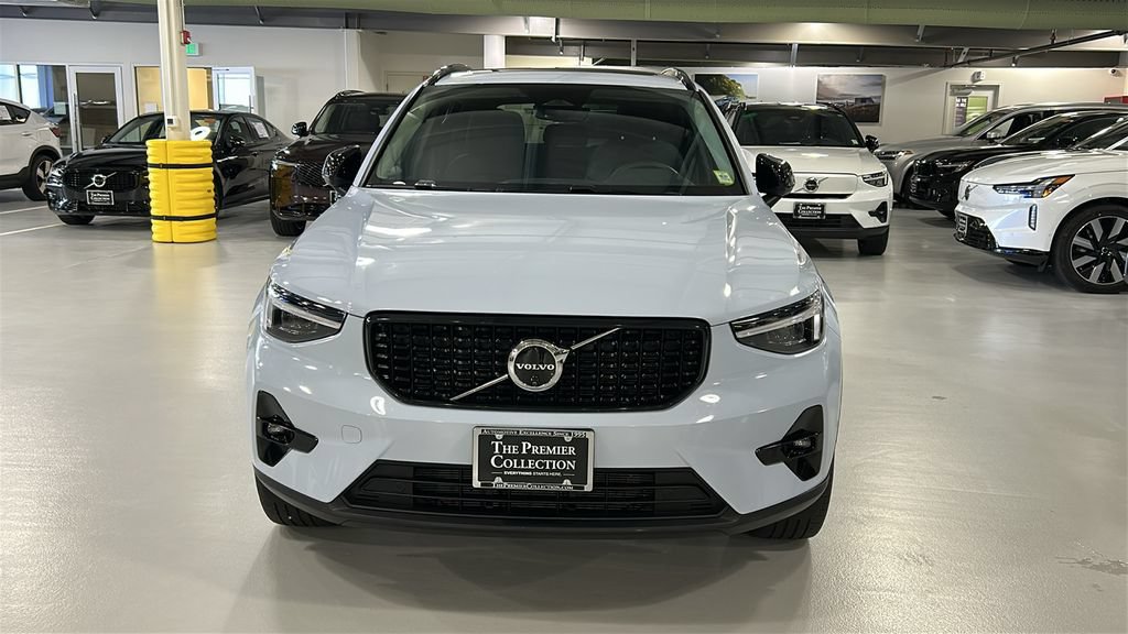 Certified 2026 Volvo XC40 B5 Plus AWD/4WD image 2