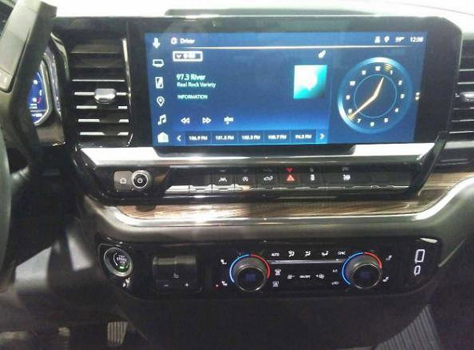 Used 2025 Chevrolet Silverado 1500 LT image 7