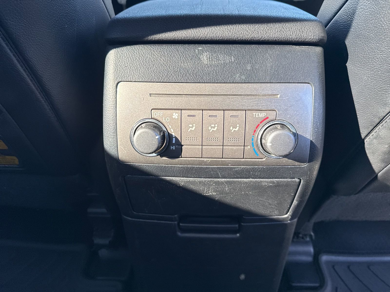 Used 2012 Toyota Highlander SE image 27