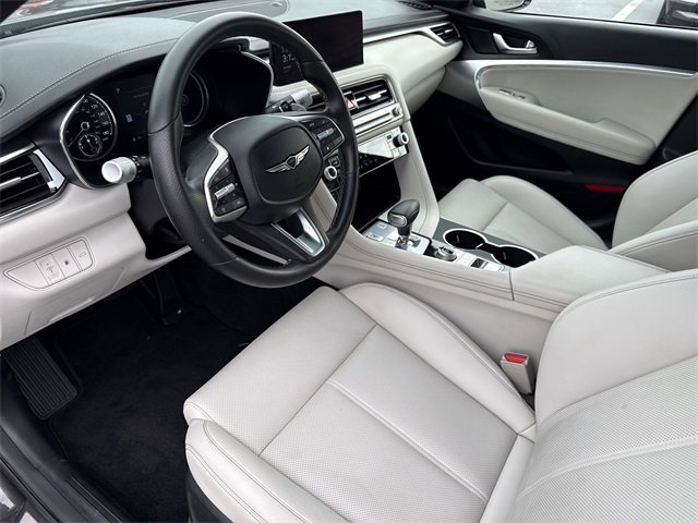 Used 2025 Genesis G70 2.5T image 10