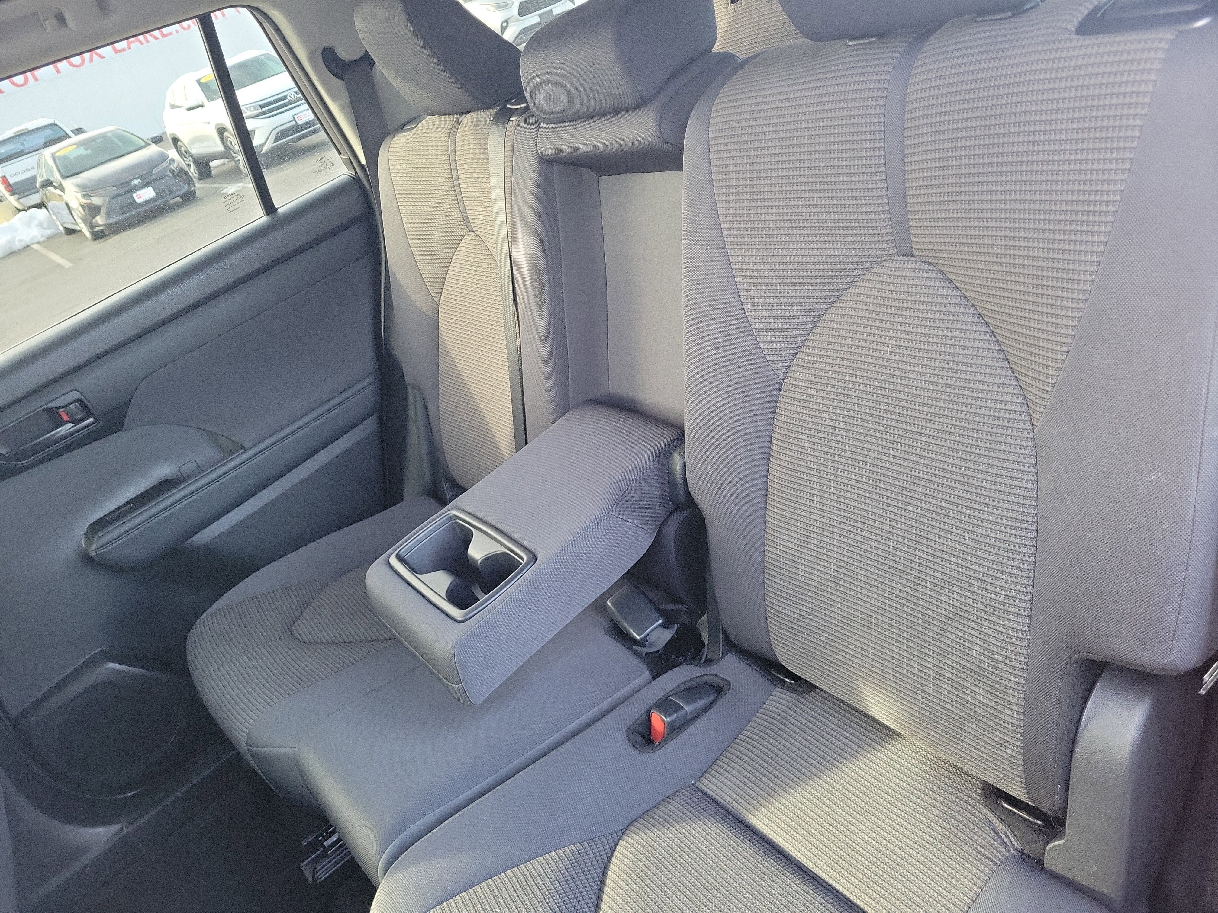 Used 2024 Toyota Highlander LE image 12