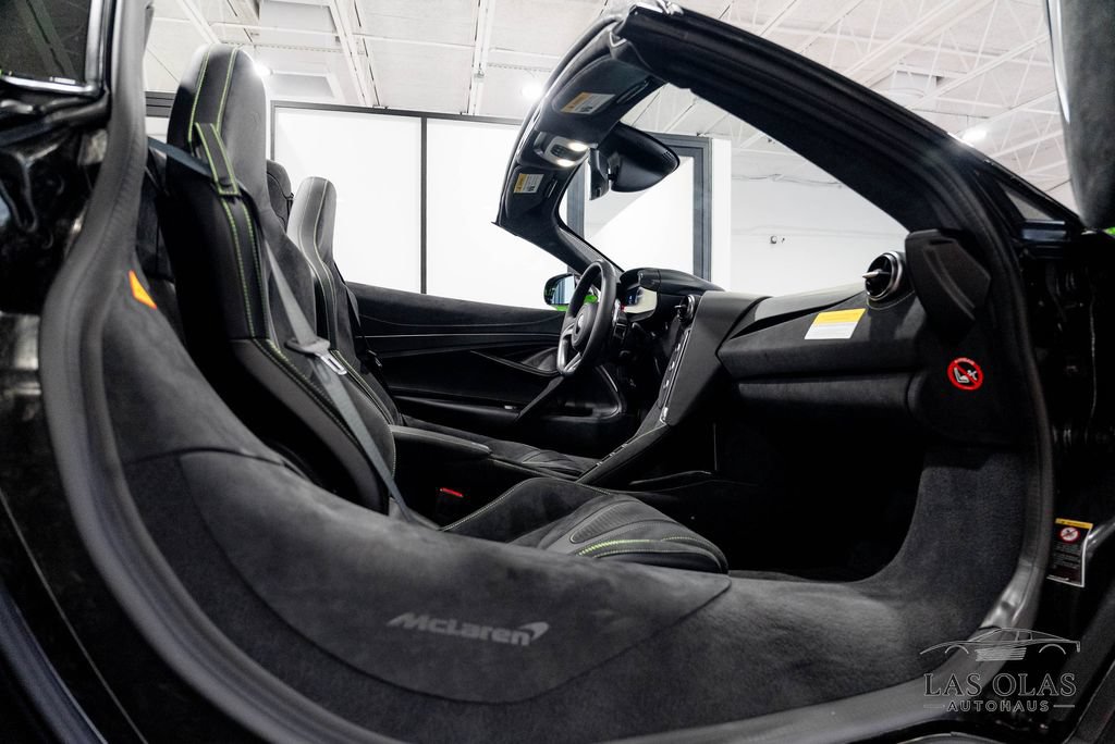 Used 2026 McLaren 750S Spider RWD image 33