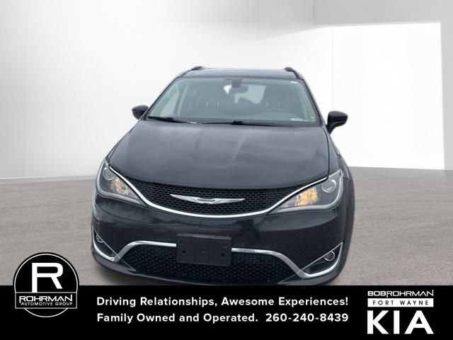 Used 2017 Chrysler Pacifica Touring-L w/ Tire & Wheel Group image 10