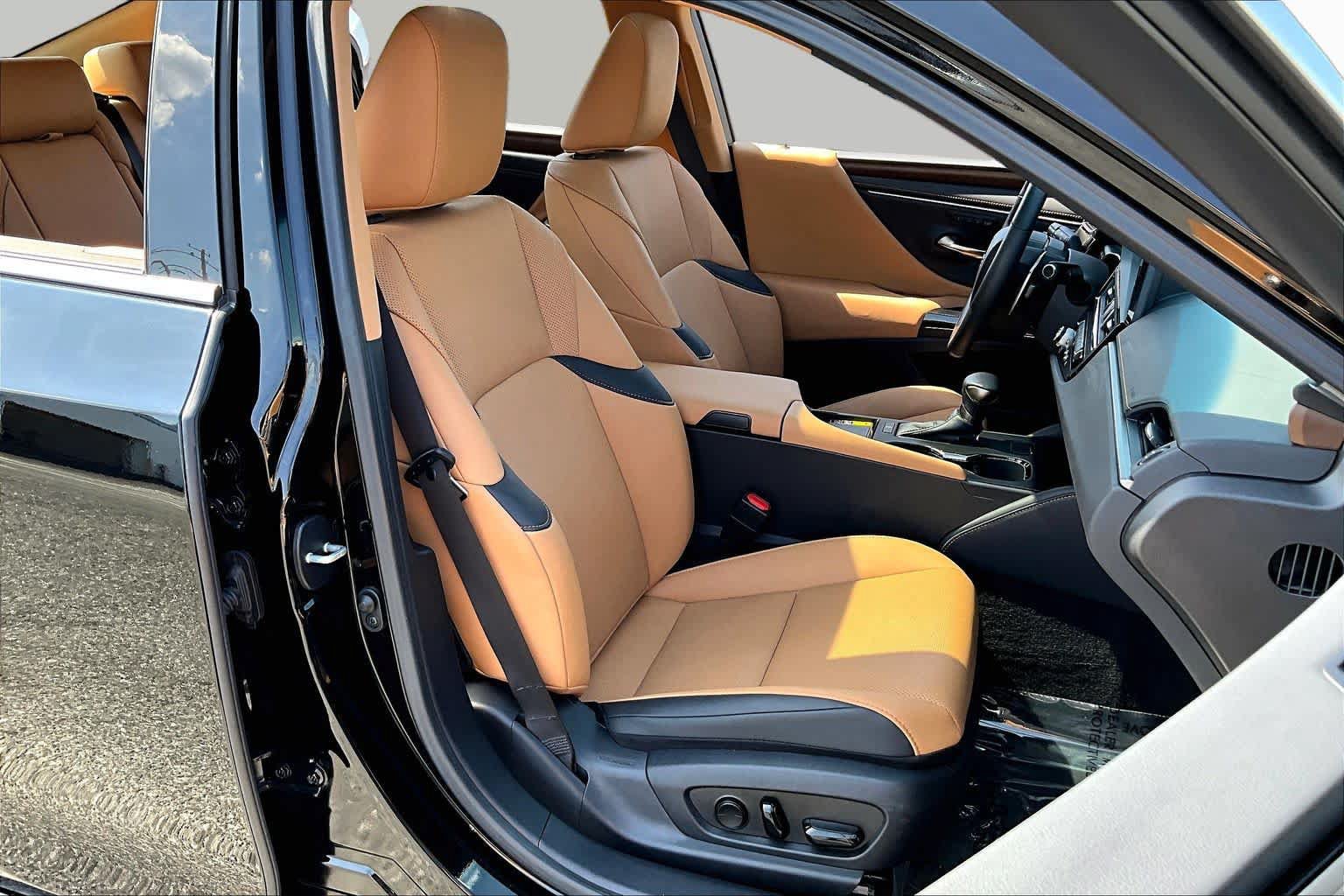Used 2025 Lexus ES 350 w/ Premium Package FWD image 9