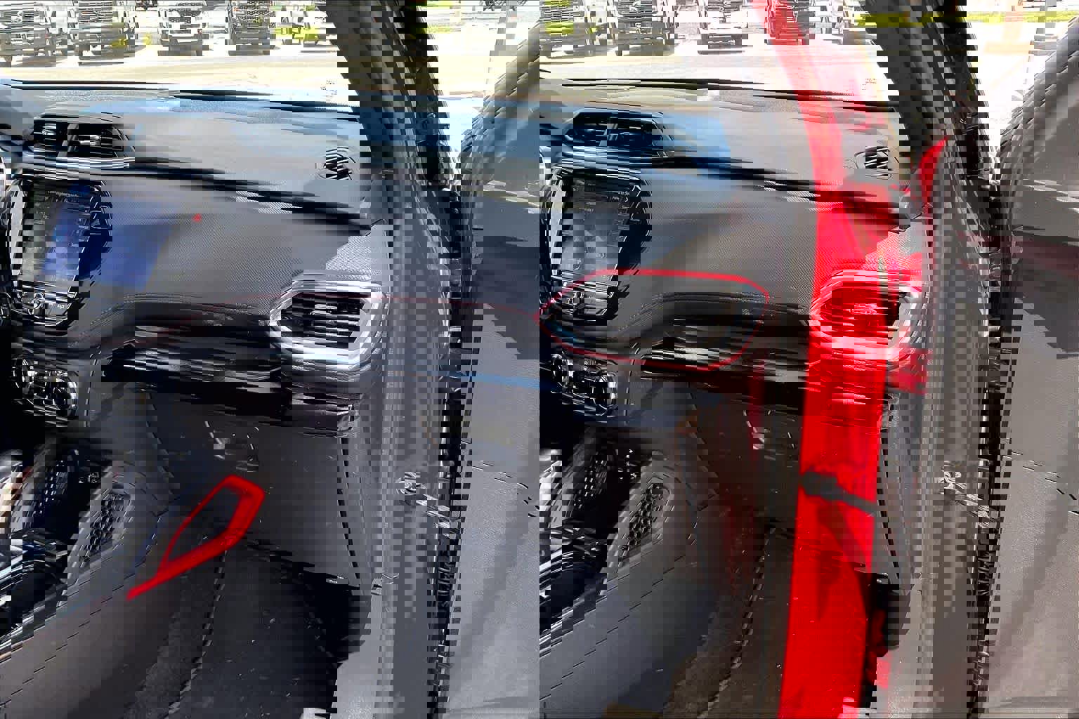 Used 2021 Chevrolet TrailBlazer RS w/ Technology Package FWD image 18