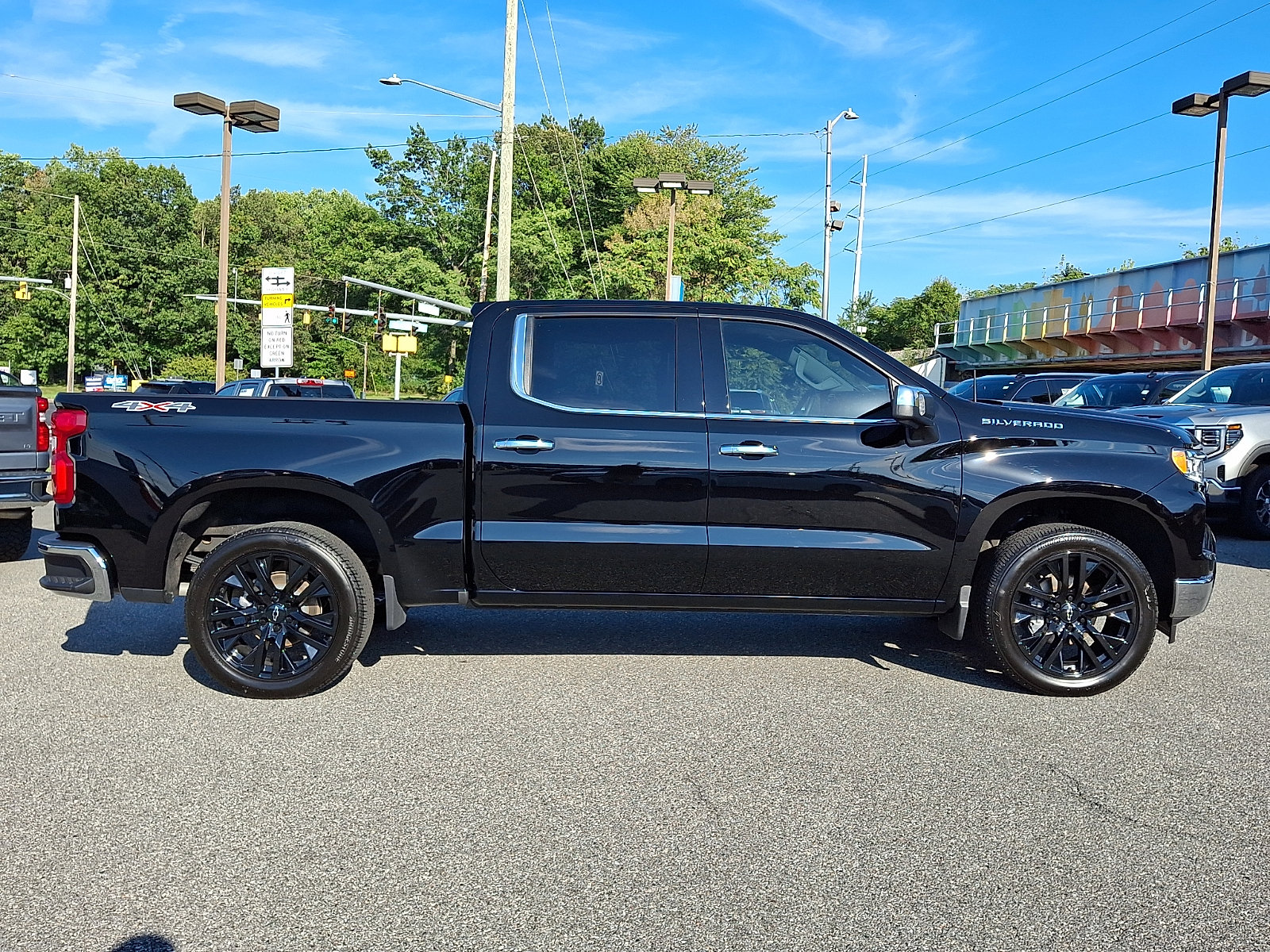 Certified 2025 Chevrolet Silverado 1500 LTZ w/ Technology Package AWD/4WD image 7