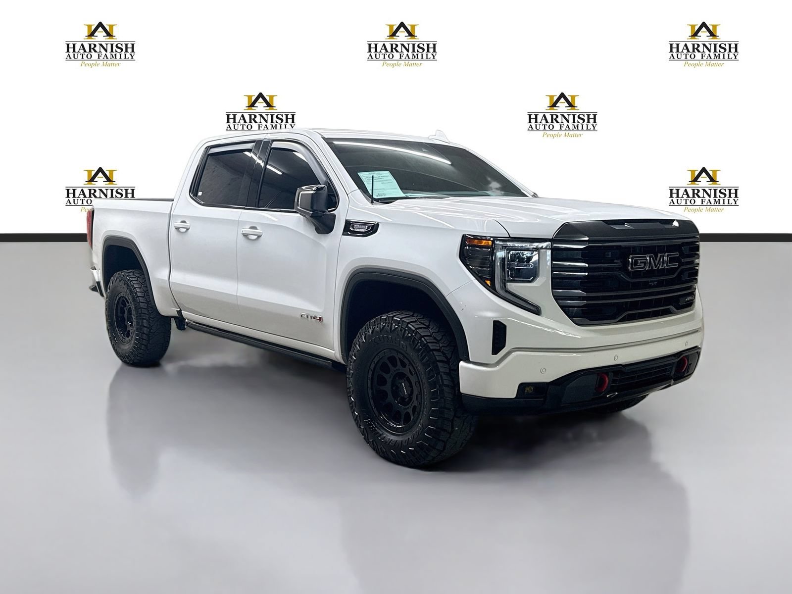 Used 2024 GMC Sierra 1500 AT4 w/ Technology Package AWD/4WD image 3