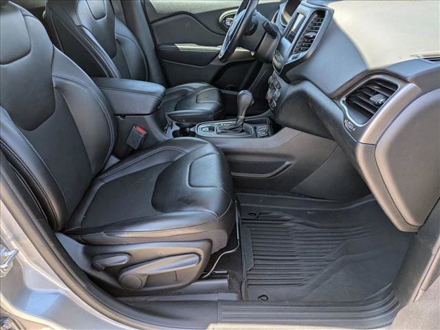 Used 2021 Jeep Cherokee Latitude Plus w/ Mopar Interior Package FWD image 21