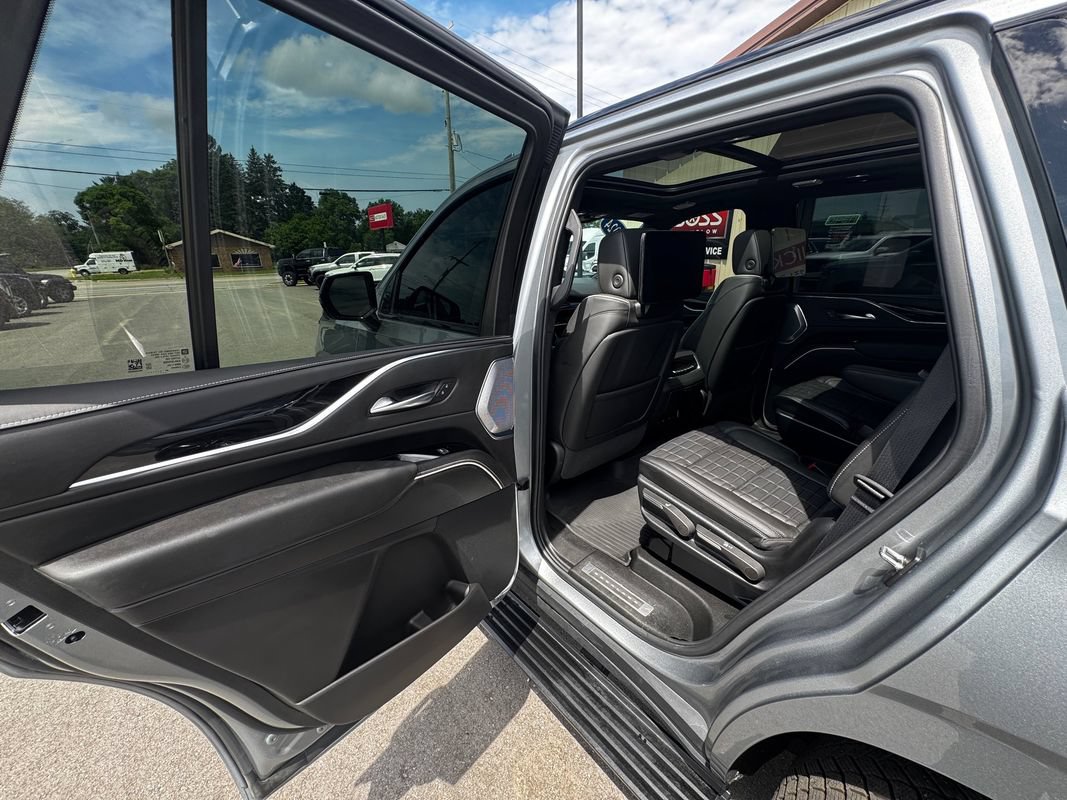 Used 2024 Cadillac Escalade V w/ LPO, ONYX Package AWD/4WD image 45