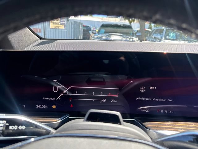 Used 2025 Cadillac Escalade Premium Luxury AWD/4WD image 20