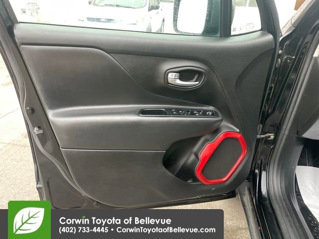 Used 2018 Jeep Renegade Trailhawk image 18