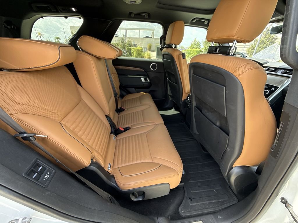 Used 2018 Land Rover Discovery HSE image 17