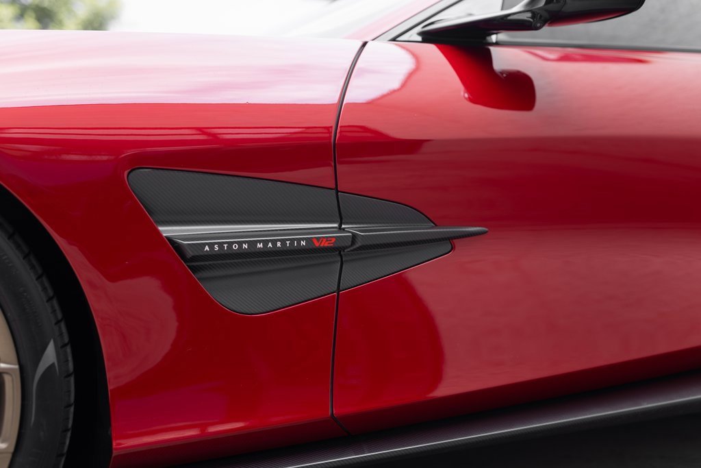 New 2025 Aston Martin Vanquish image 18