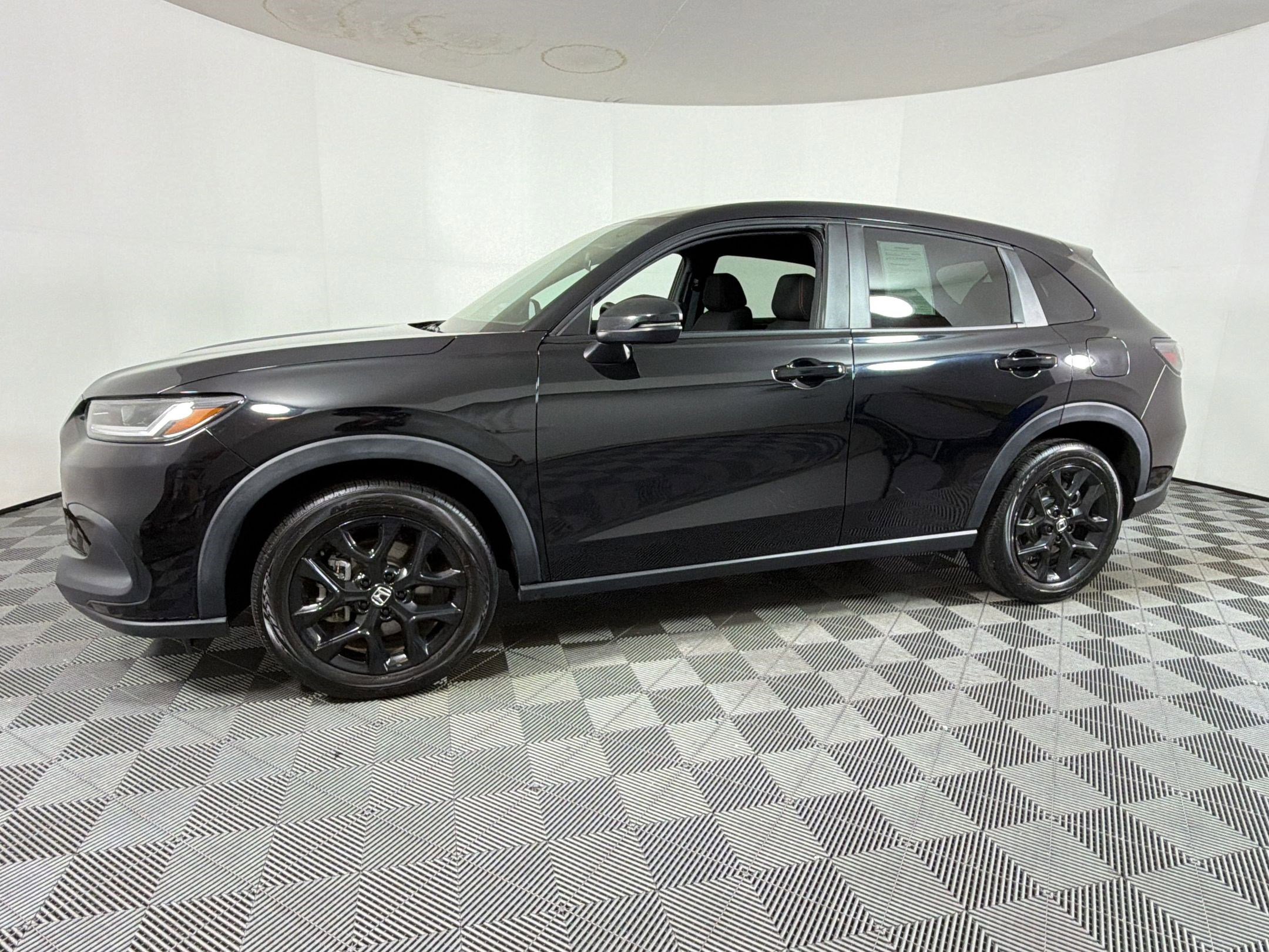 Used 2023 Honda HR-V Sport image 2