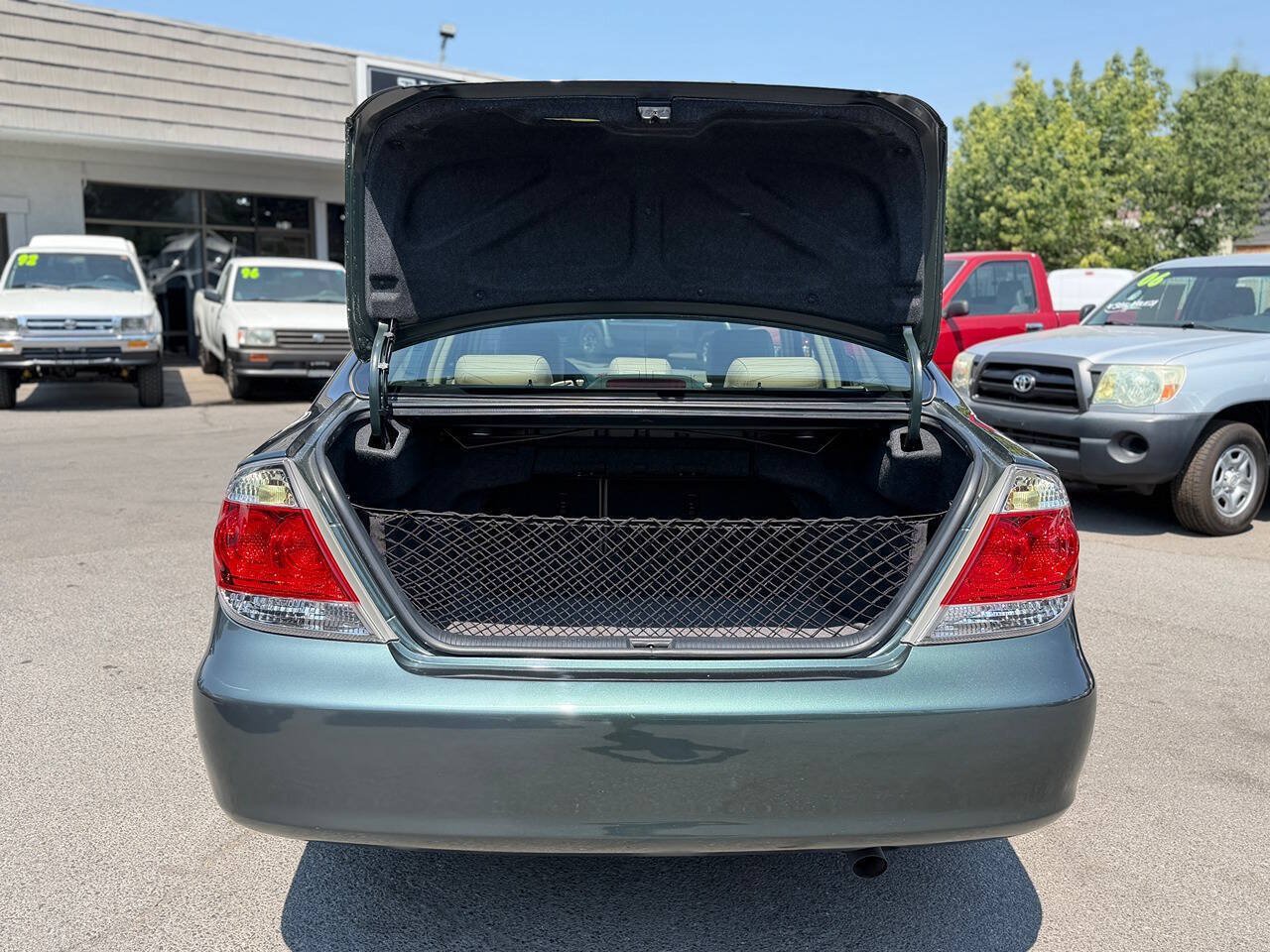 Used 2006 Toyota Camry XLE w/ VSC & Side Airbag Pkg FWD image 43