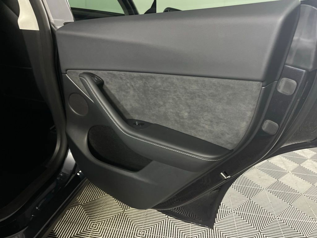 Used 2025 Tesla Model Y Long Range image 26