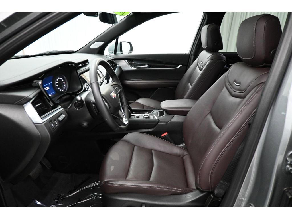 Used 2024 Cadillac XT6 Premium Luxury w/ Technology Package AWD/4WD image 11