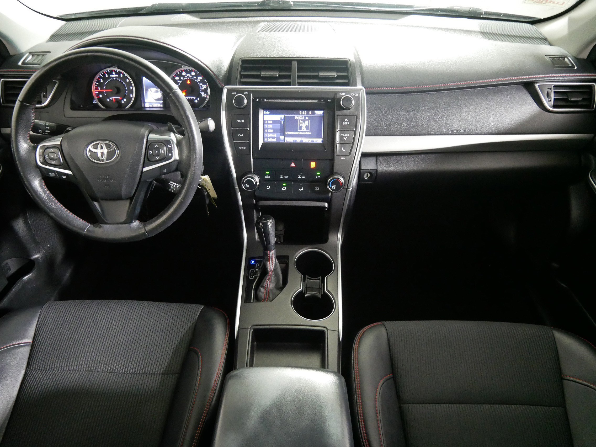 Used 2017 Toyota Camry SE FWD image 10