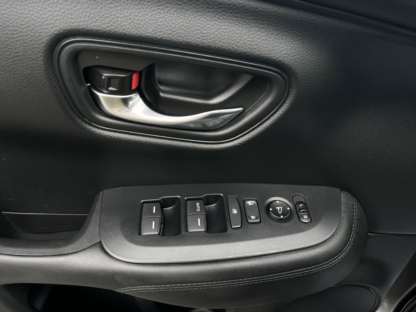 Certified 2024 Honda HR-V LX image 15